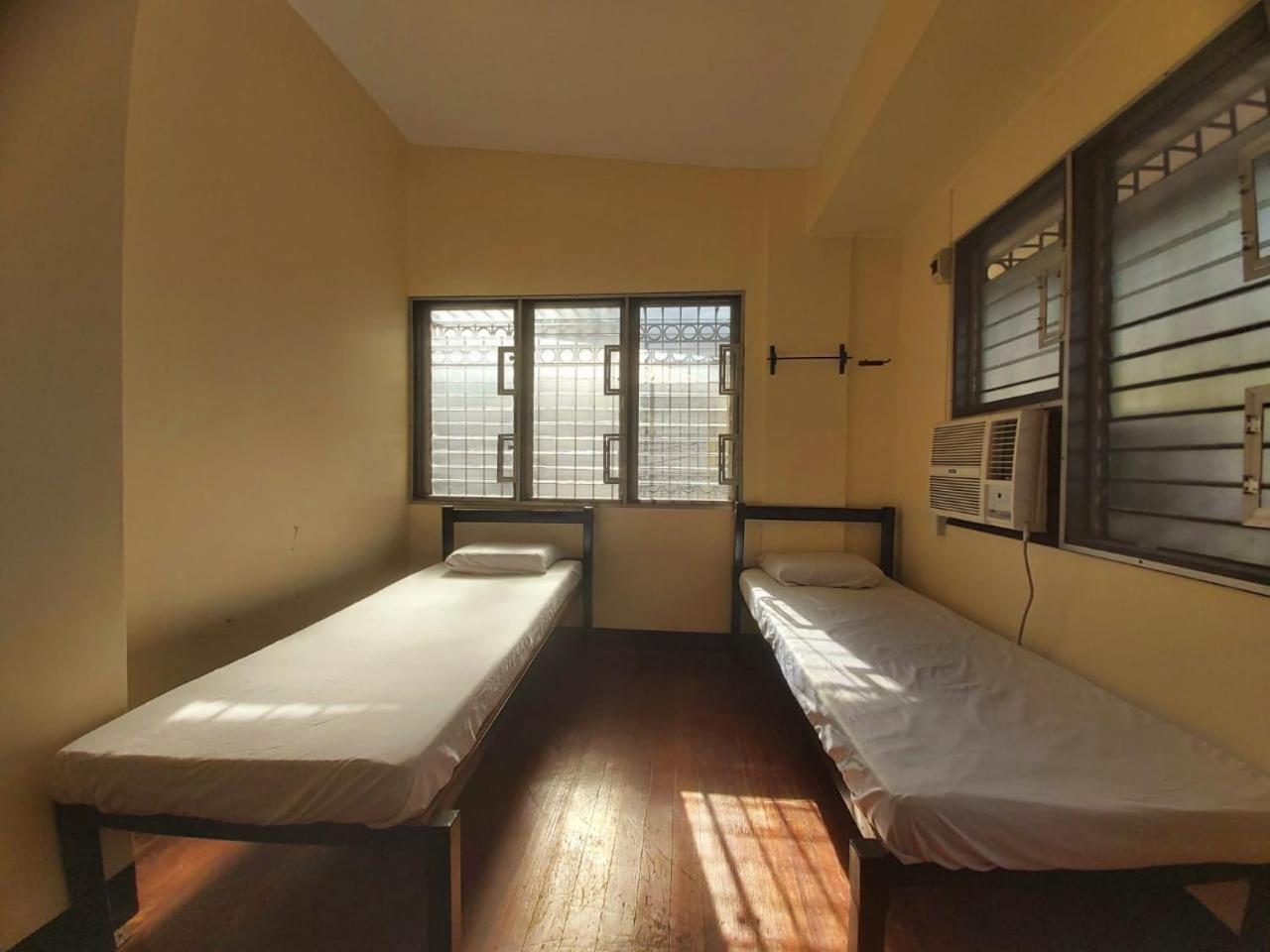 Oyo 916 Angel'S Boardrooms Quezon City Kültér fotó